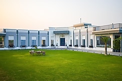 ELIVAAS Ibiza | Luxe 4 BHK Farmhouse with Pvt Pool, Garden & Indoor Bar, Delhi