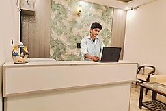 Hotel Charmwood Inn, Noida
