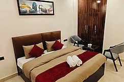 Hotel Charmwood Inn, Faridabad