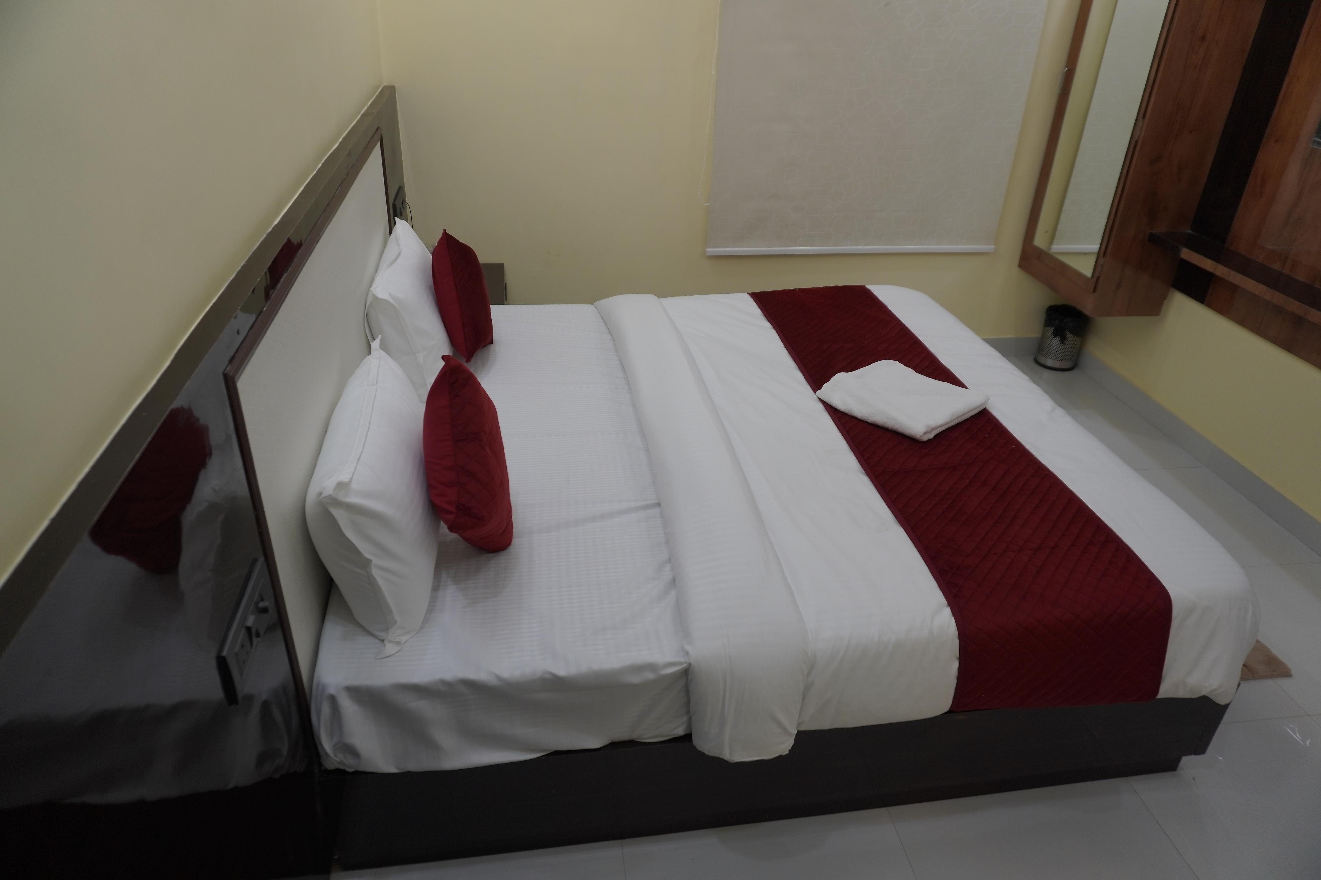 Hotel Hanumat Palace-300 Meter Jaipur Railway Station - Tap to explore photos