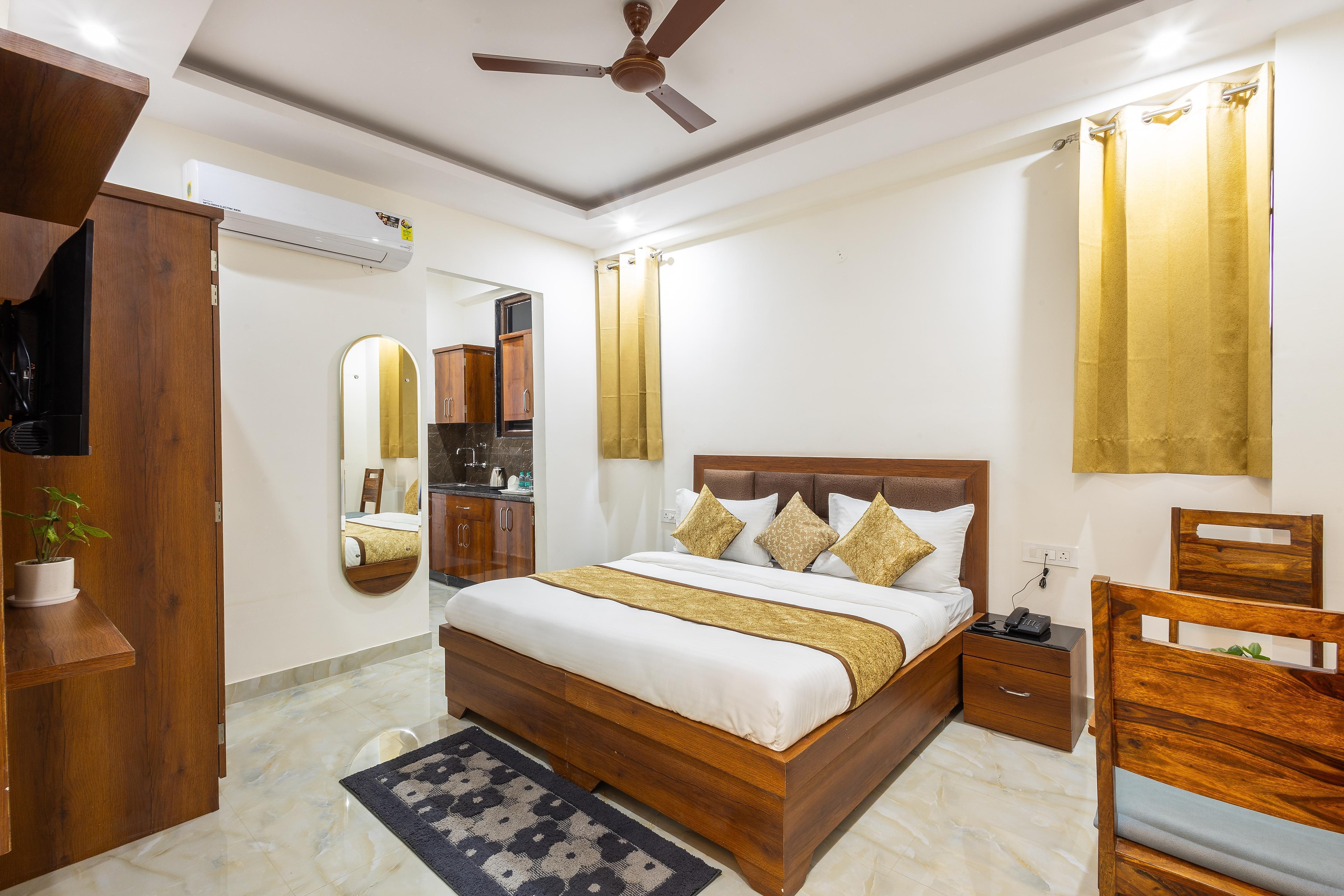 Gill Comfort Inn Near Medanta - Tap to explore photos