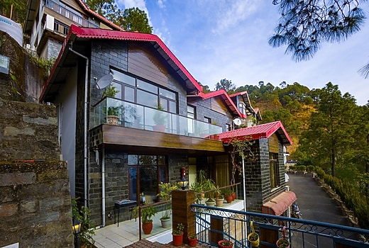 Alaya Stays Kasauli Woods Cottage 3 BHK Retreat with Outdoor Lounge & Balcony