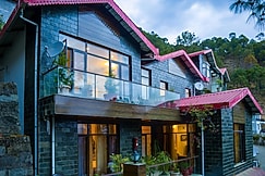 Alaya Stays Kasauli Woods Cottage 3 BHK Retreat with Outdoor Lounge & Balcony, Solan