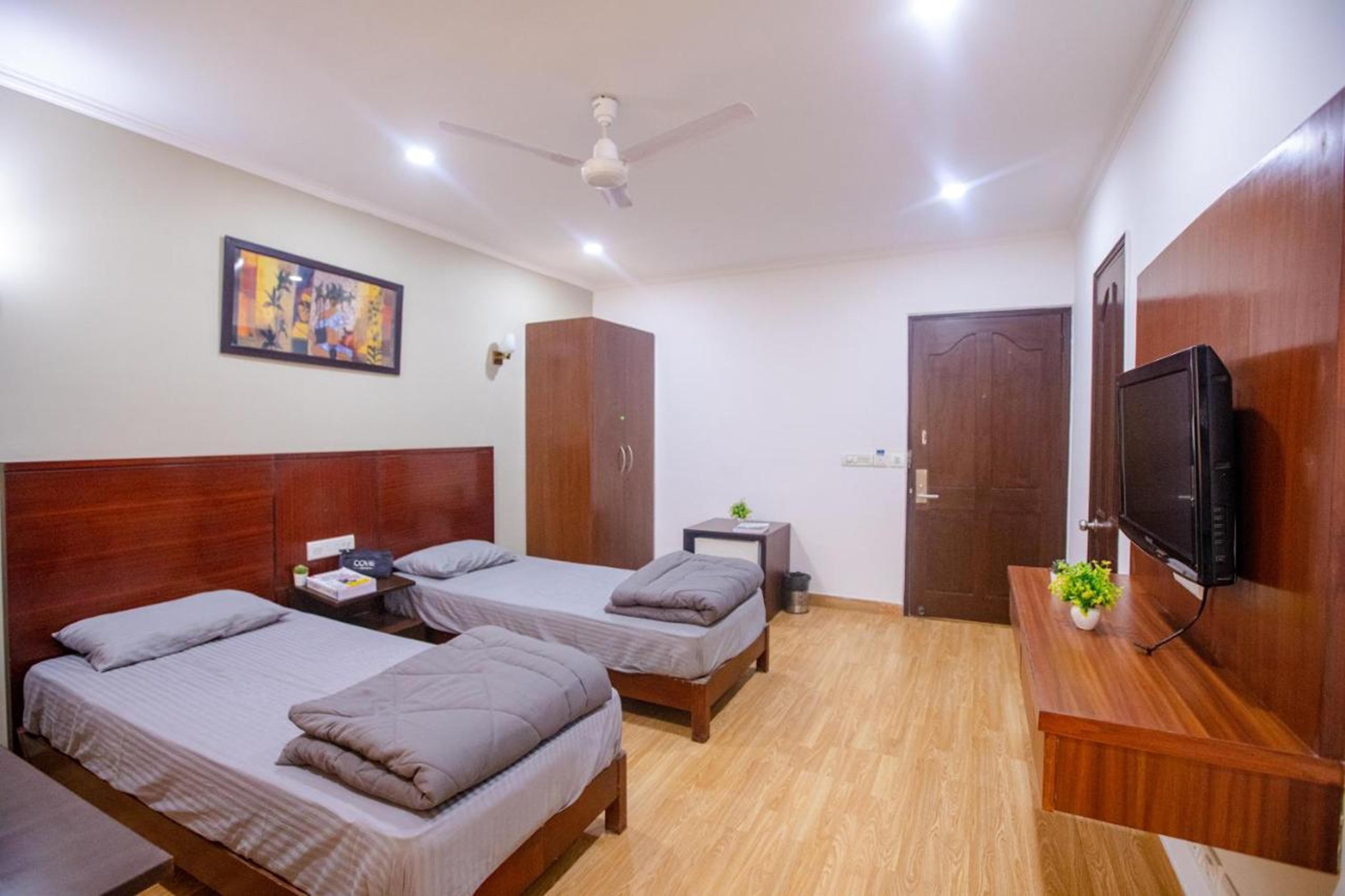 Covie Nehru Place 50 - Tap to explore photos