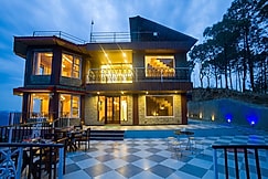 Alaya Stays Pine Shadow Flamingo Suite with Views & Restaurant, Shimla