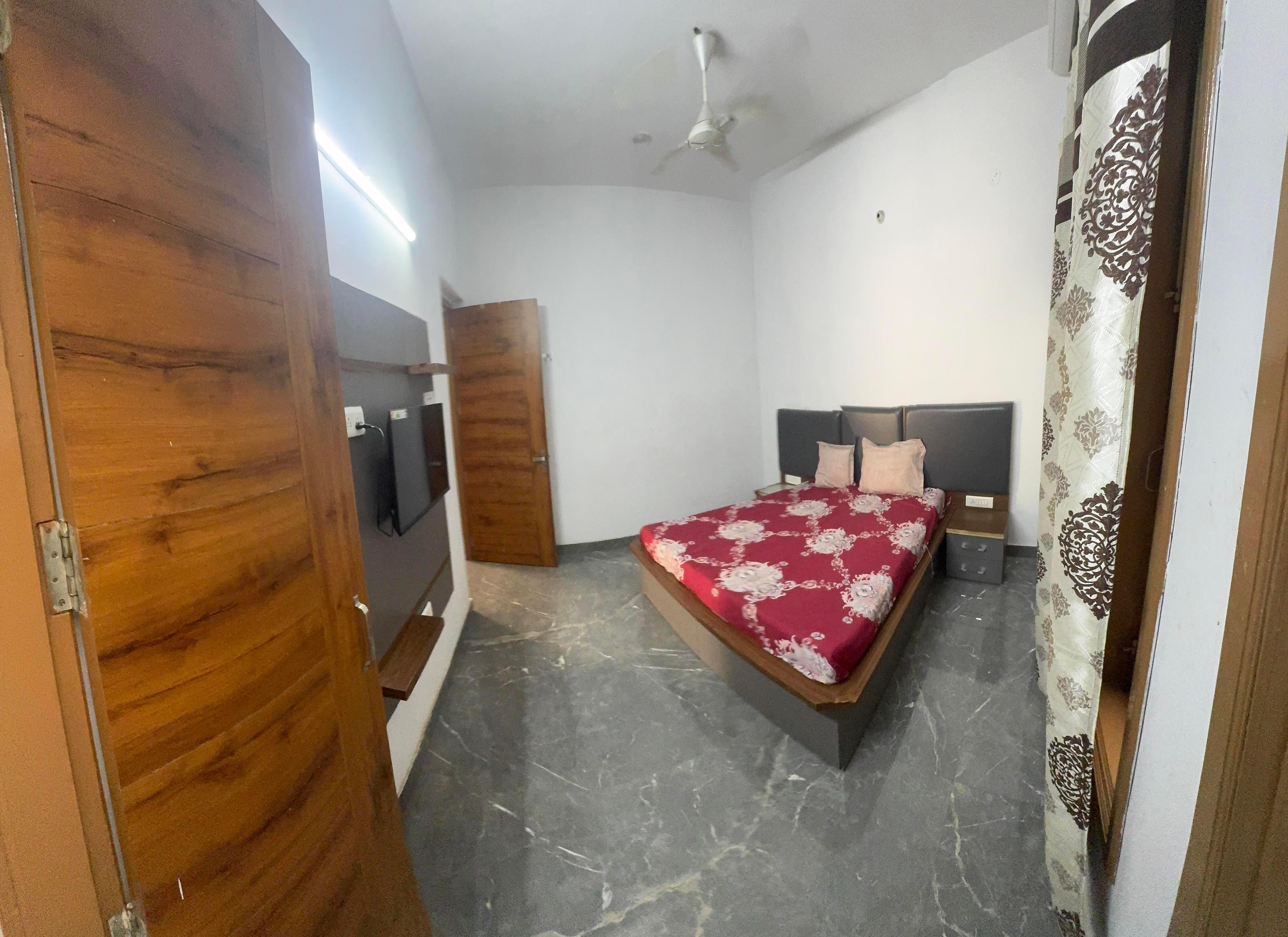 Pritam Niwas - Tap to explore photos