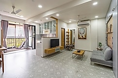 tisyastays | Mini Paradise Apartment with Pool & Gym , Close to beach, Goa