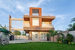 Palm Retreat Ultra Luxe Outhouse with Pool, Danta Ramgarh