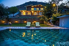ELIVAAS Festiva Mansion 3 BHK Villa With Pvt Pool & Garden, Udaipur