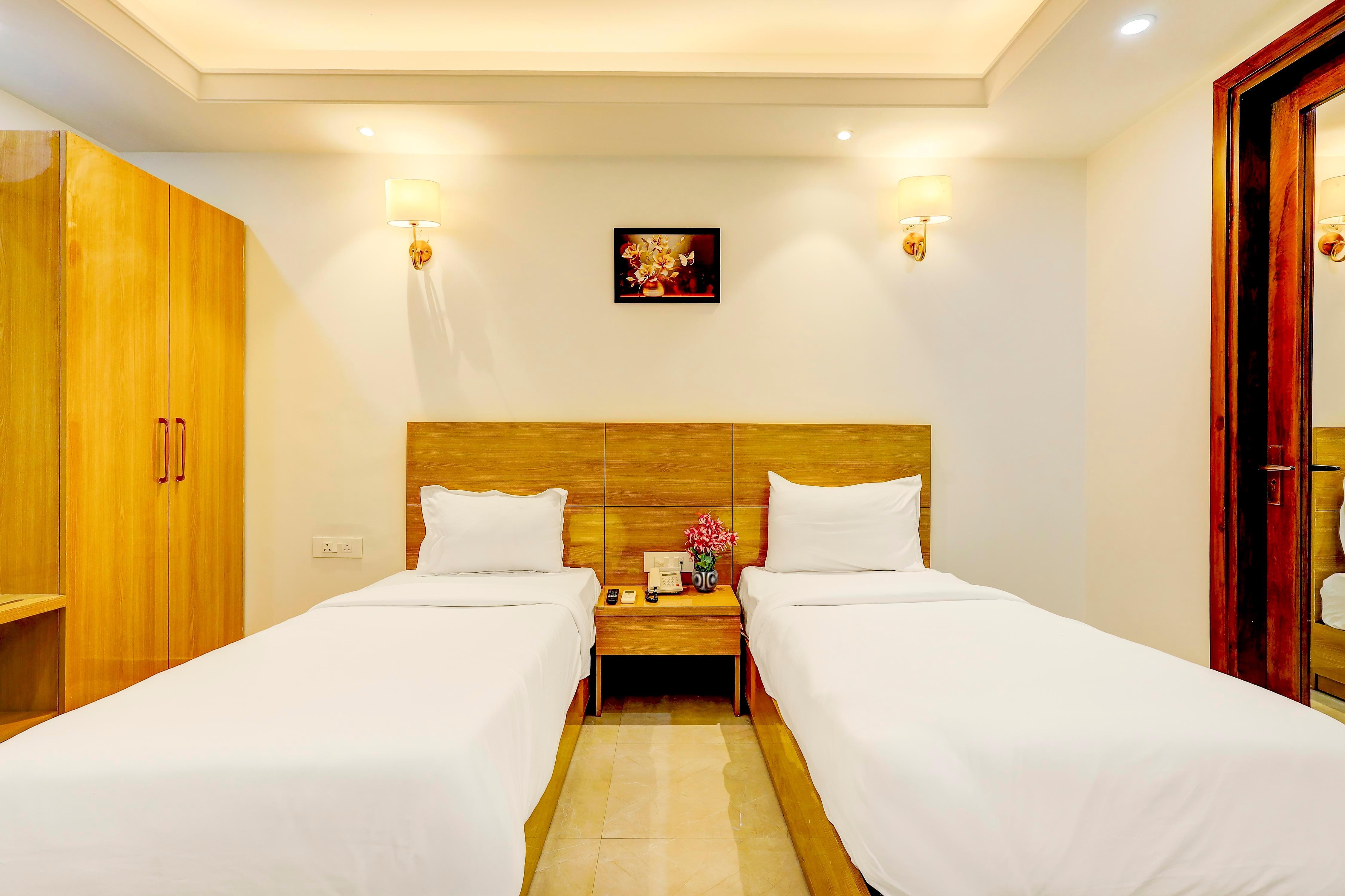 FAR Residency Luxury Hotel ( Behind Apollo Hospital) - Tap to explore photos