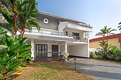 ELIVAAS Riveira Hills | 3BHK Wooden Cottage with Lush Garden & Pvt Pool , Kathoomar