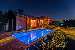 ELIVAAS Riveira Hills | 3BHK Wooden Cottage with Lush Garden & Pvt Pool , Kathoomar