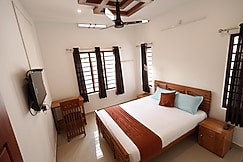 Ganjes Premium Villa Rooms, Kutralam