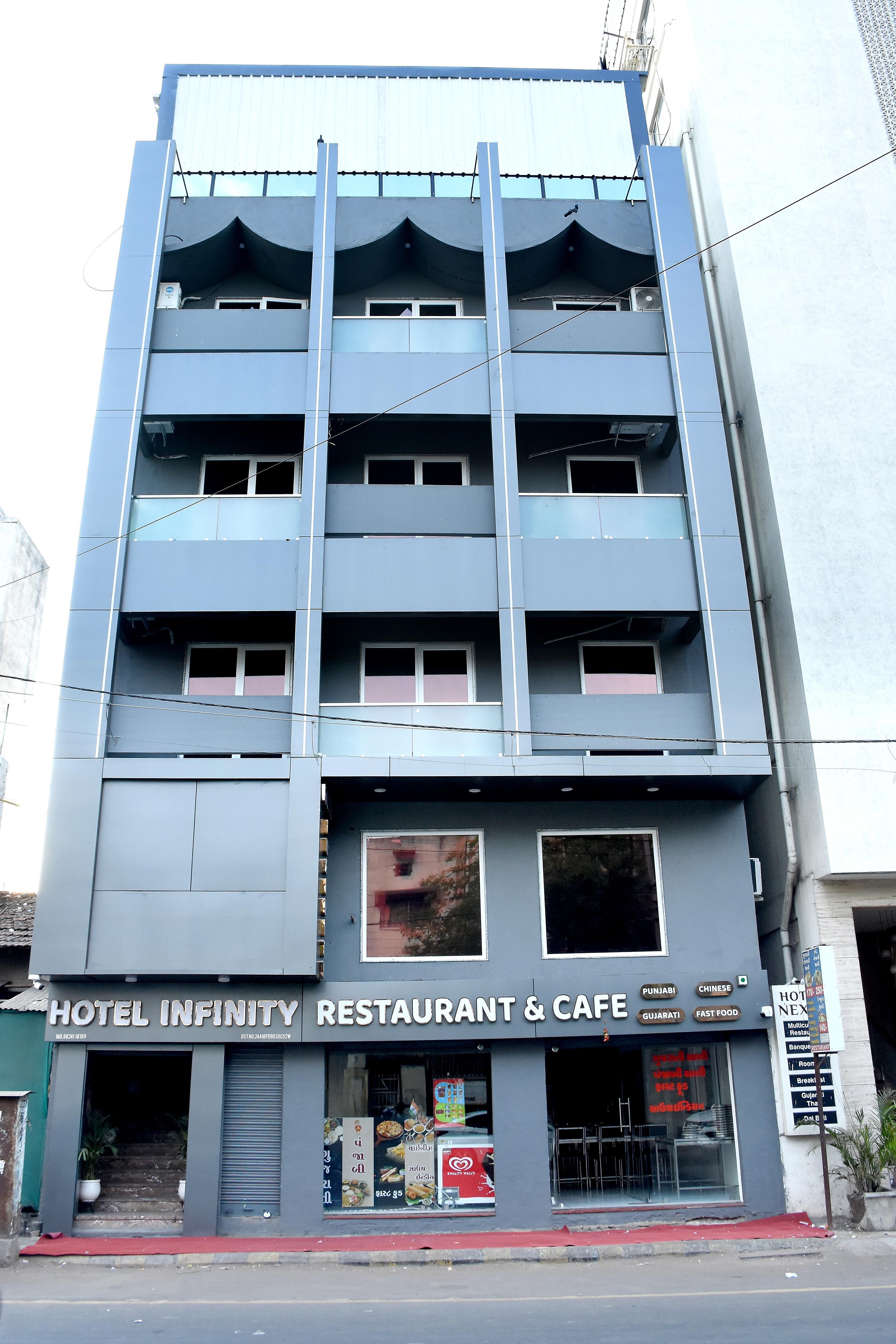 Infinity Hotel - Tap to explore photos