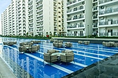 Central Park 1BR Apt Near Gurugram With Pool Access, Sohna