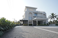 Hotel Emerald, Mallappally