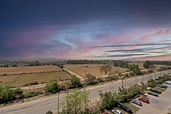 Brand New luxury 2BHK staycation, Noida