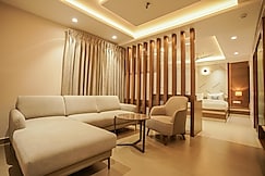 TreeHouse Kambers, Chikodi