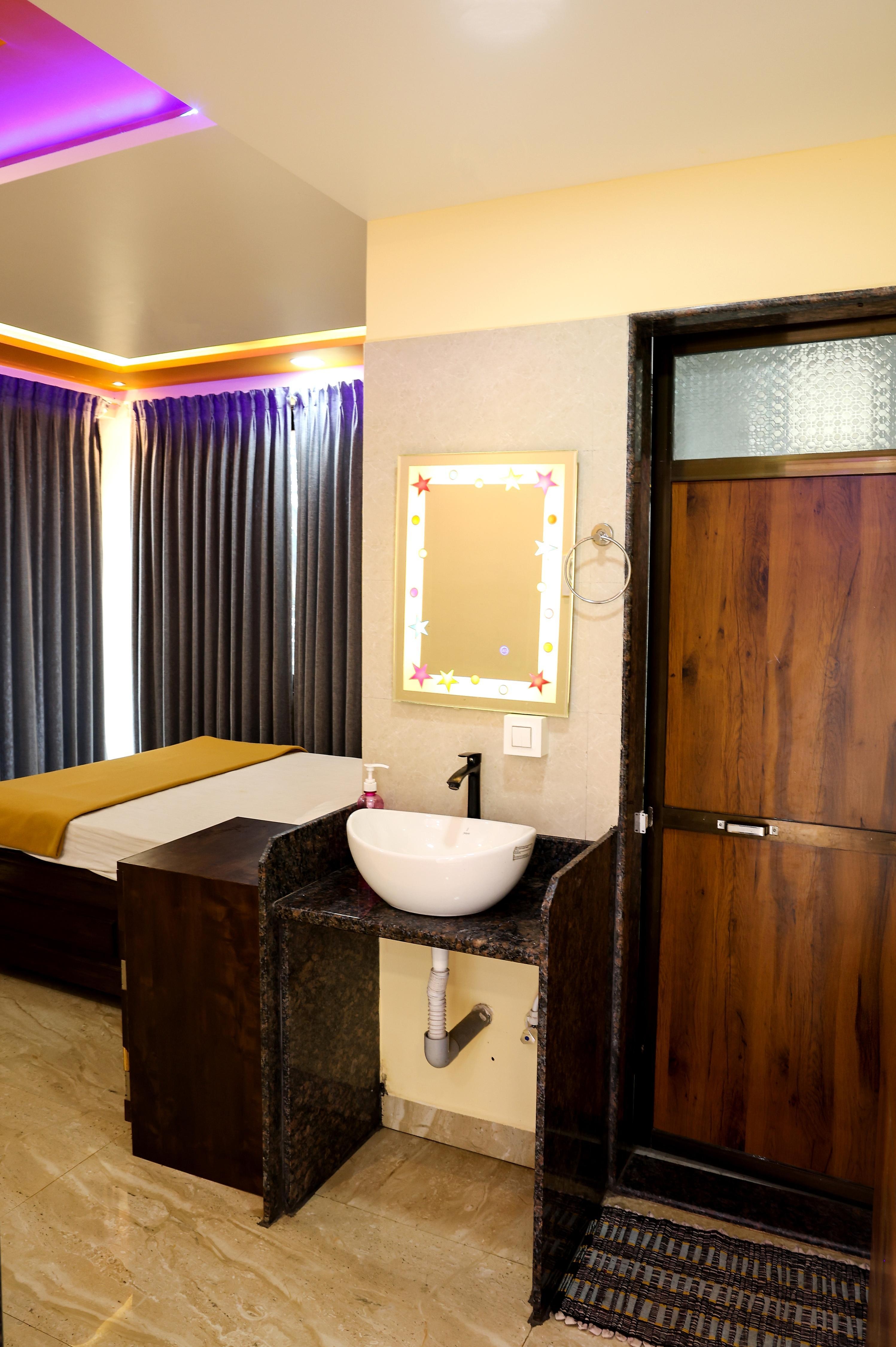 Hotel VR Rudra Residency - Tap to explore photos