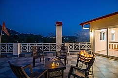 Alaya Stays Clouds Nest | 4 BHK Retreat With Terrace & Hill Views by Naukuchiatal, Naukuchiatal