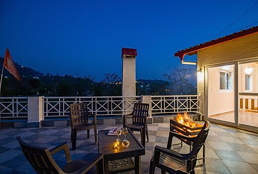 Alaya Stays Clouds Nest | 4 BHK Retreat With Terrace & Hill Views by Naukuchiatal