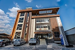 Alivaa Hotel, McLeodganj  Best Dhauladhar View | Infinity Pool & Sky Garden, Dharamshala