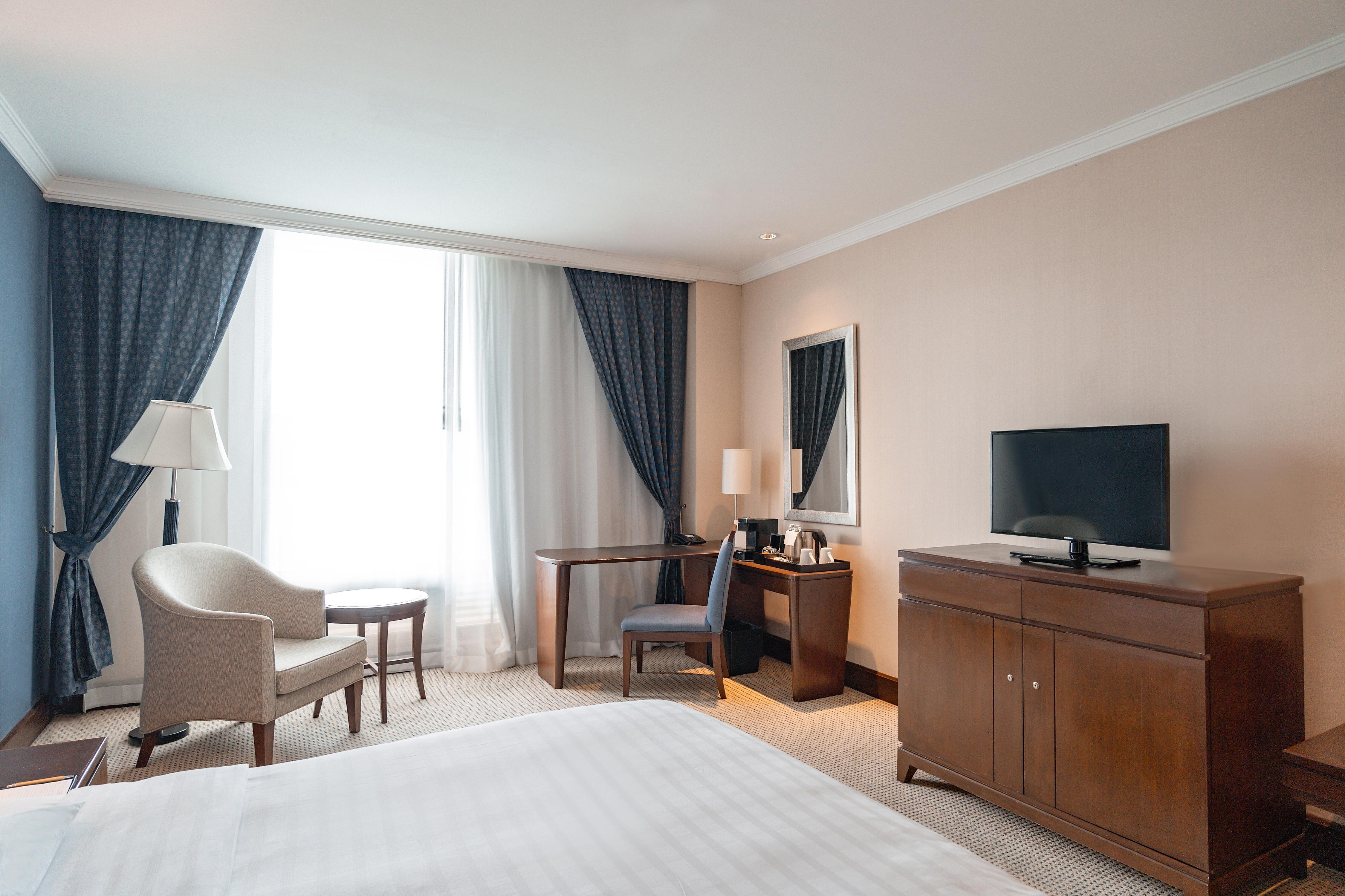 Hyatt Regency Bangkok Suvarnabhumi Airport - Tap to explore photos