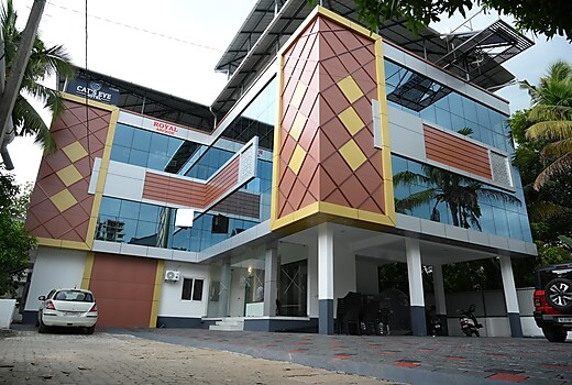 CAT'S EYE | Budget Stay CUSAT