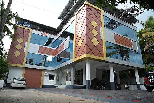 CAT'S EYE | Budget Stay CUSAT