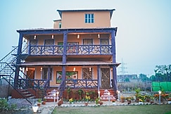 Sholoana Bangali Henselghar, Shantiniketan