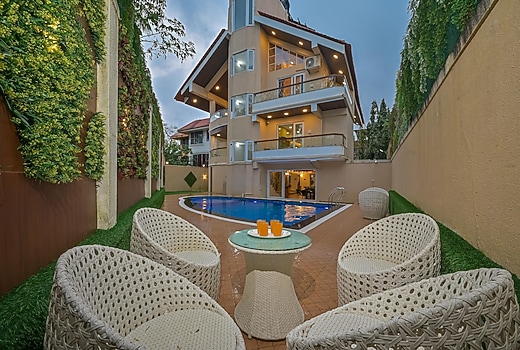 6 BHK World Villa w Themed Rooms by Jalanta Stays