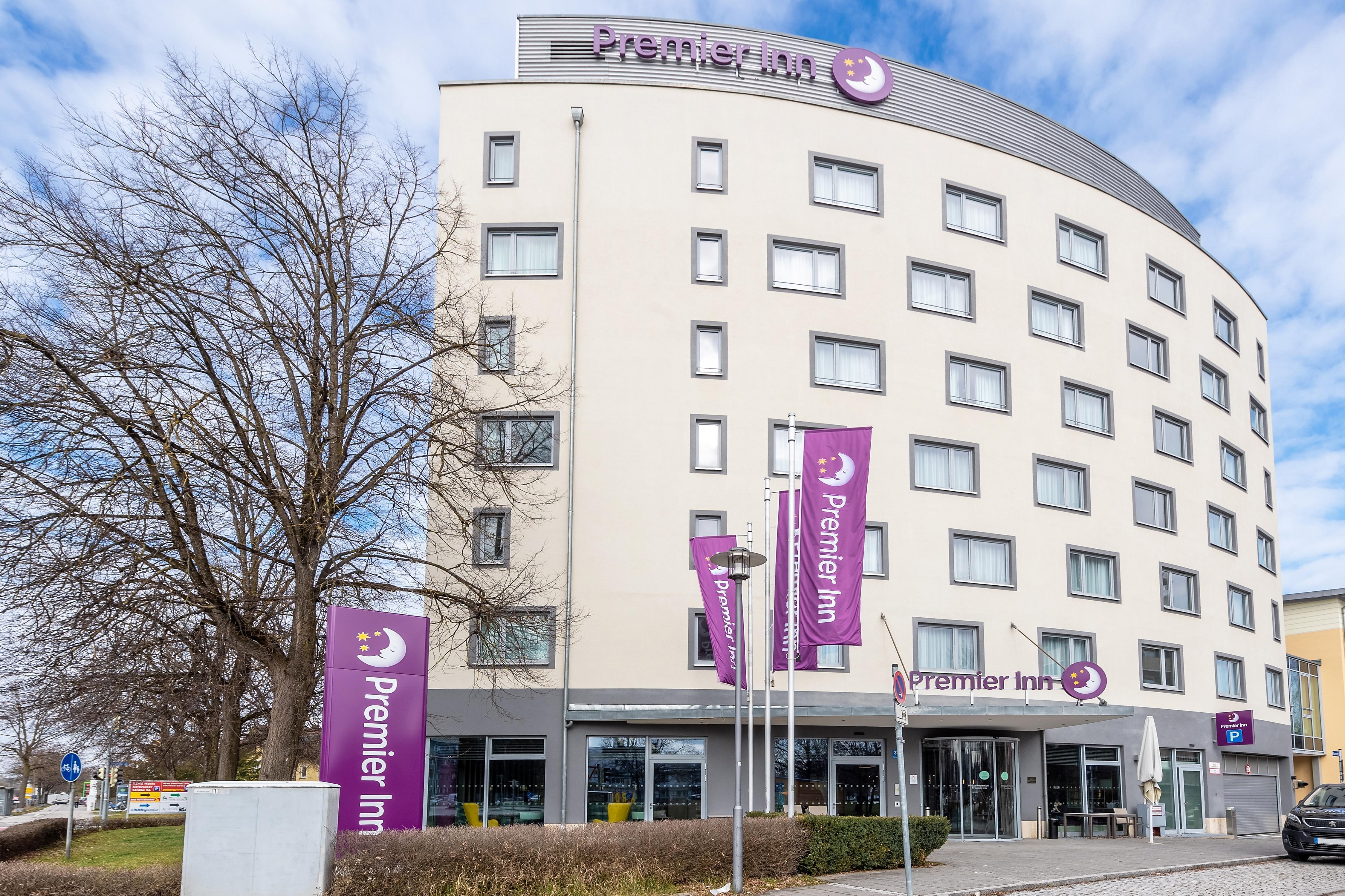Premier Inn Muenchen Messe - Tap to explore photos