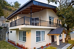 ELIVAAS Twin Chalets | 4 BHK Escape with Valley facing Lawn, Terrace, Kathgodam