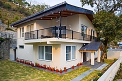 ELIVAAS Twin Chalets | 4 BHK Escape with Valley facing Lawn, Terrace, Nainital