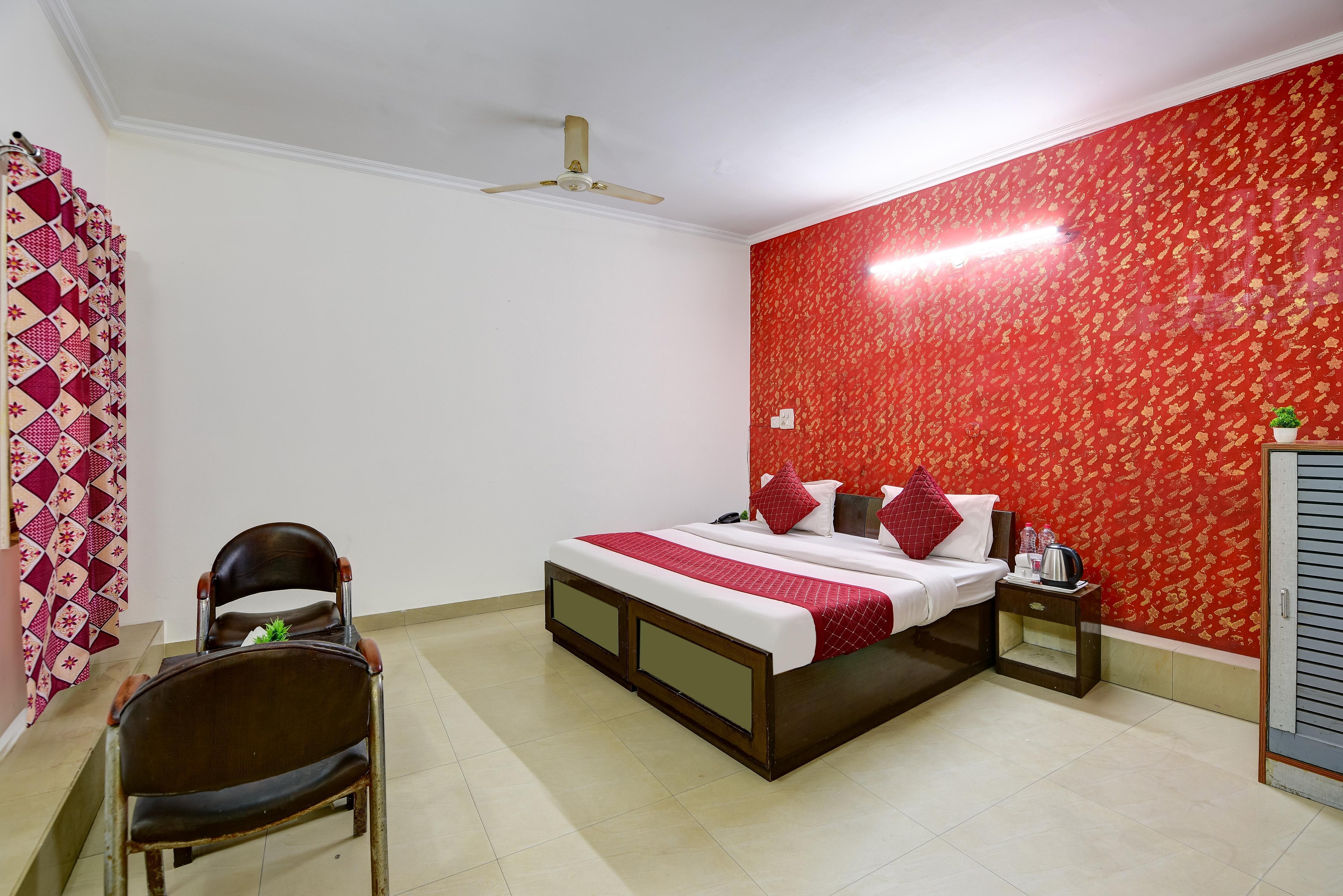 HOTEL AEROLOOK NEAR DELHI AIRPORT - Tap to explore photos