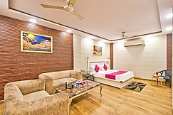 Hotel Flyover Inn Pitampura., Delhi