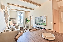 Magnificent apt - 2BR/6P - Heart of Saint-Tropez, Var