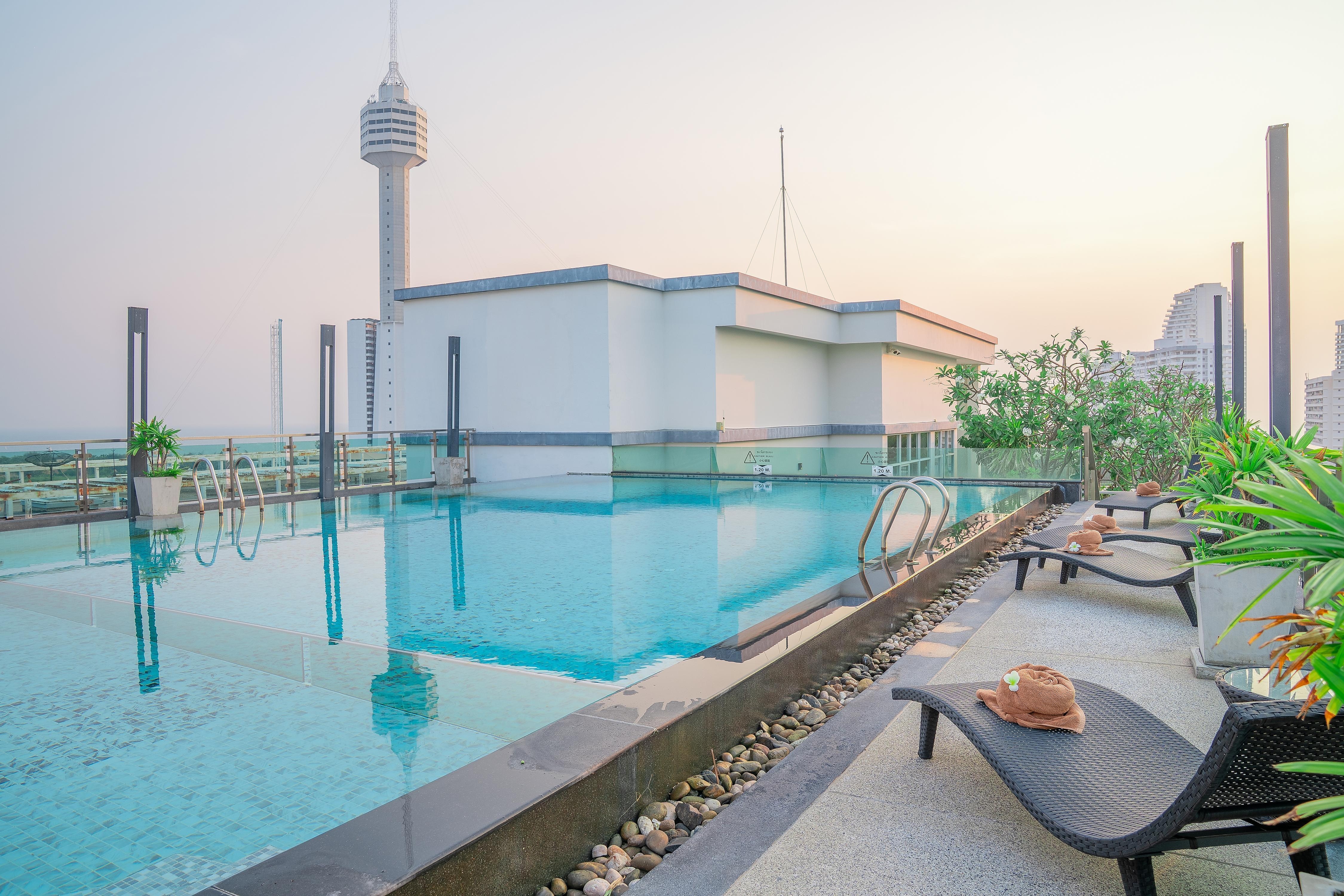 Prince Palace Hotel Pattaya - Tap to explore photos