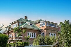 SaffronStays Awakening (Deluxe Suite) near Jhelum river, Srinagar