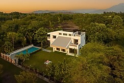 EKOSTAY - White Lotus, Karjat