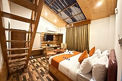 Snow Apple Resort by West Western ( centrally heated and air cooled), Manali