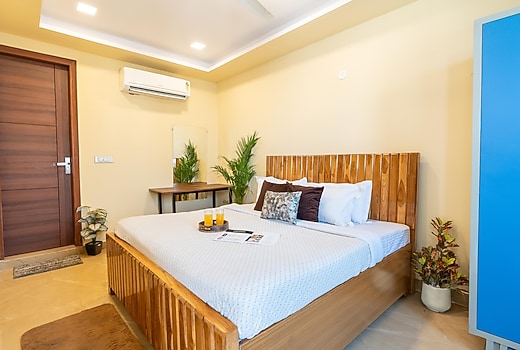 Homlee-Value 1 BR Central Delhi with terrace view & lift