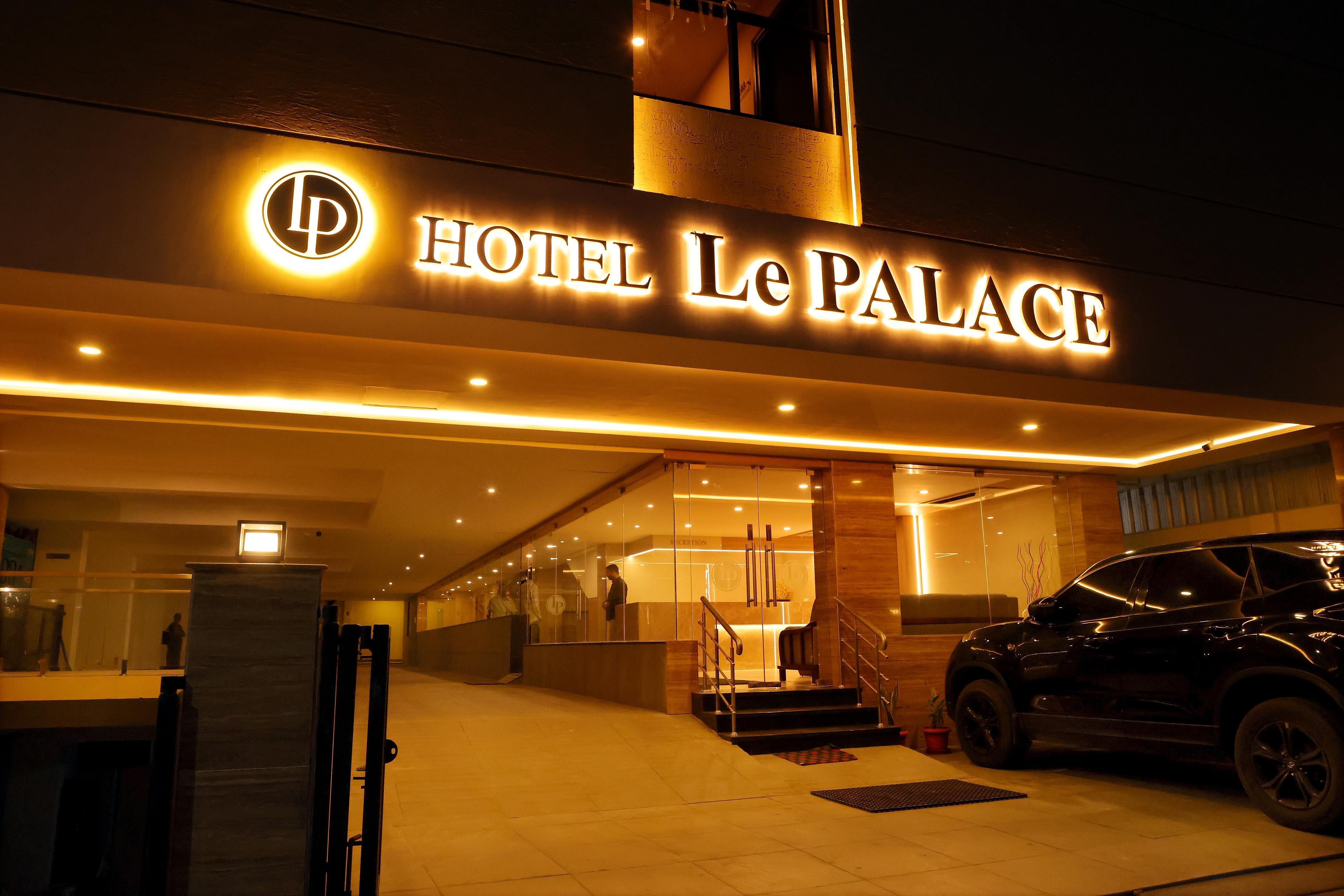 HOTEL LE PALACE - Tap to explore photos