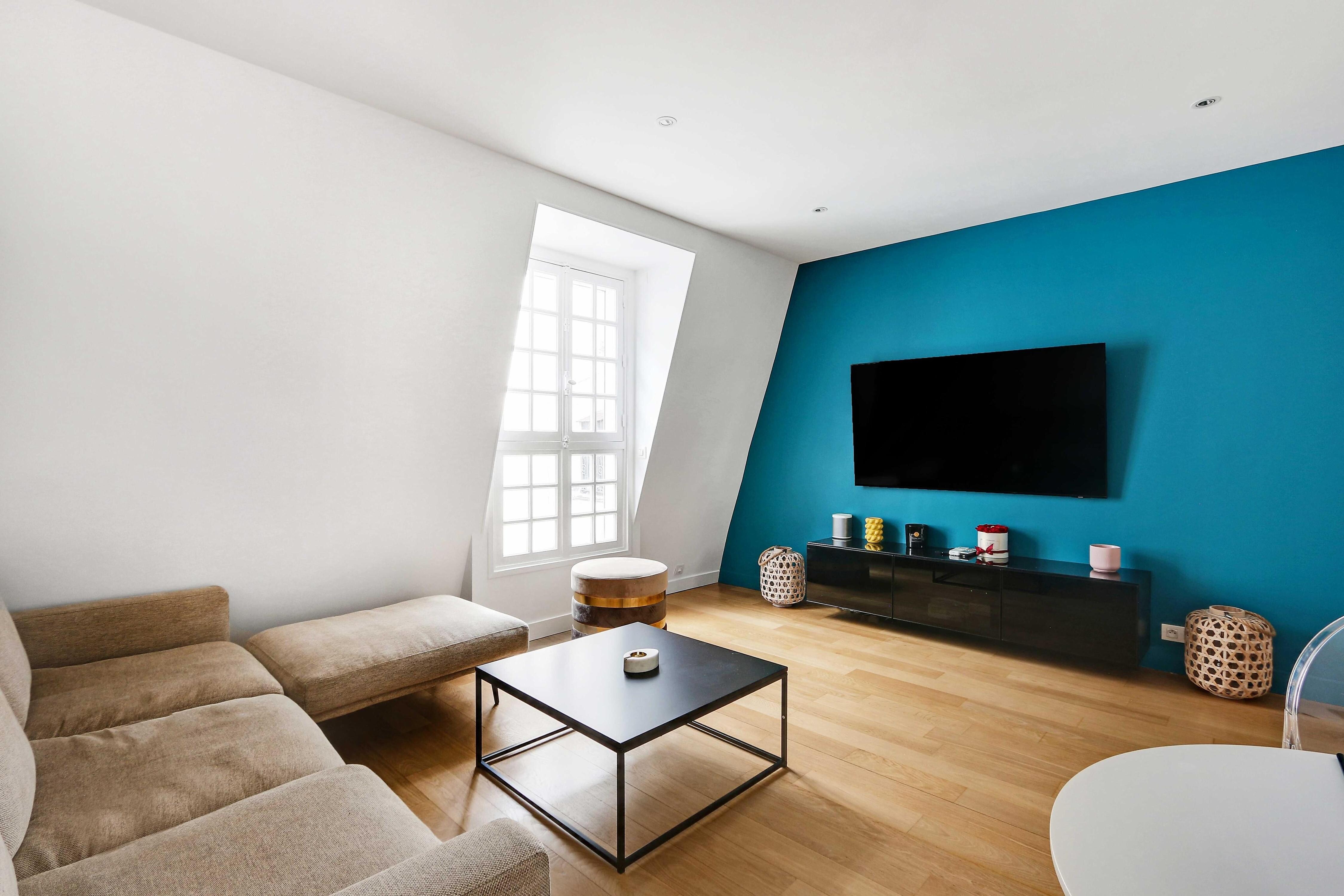 Elegance and Comfort with A/C - Arc de Triomphe - Tap to explore photos