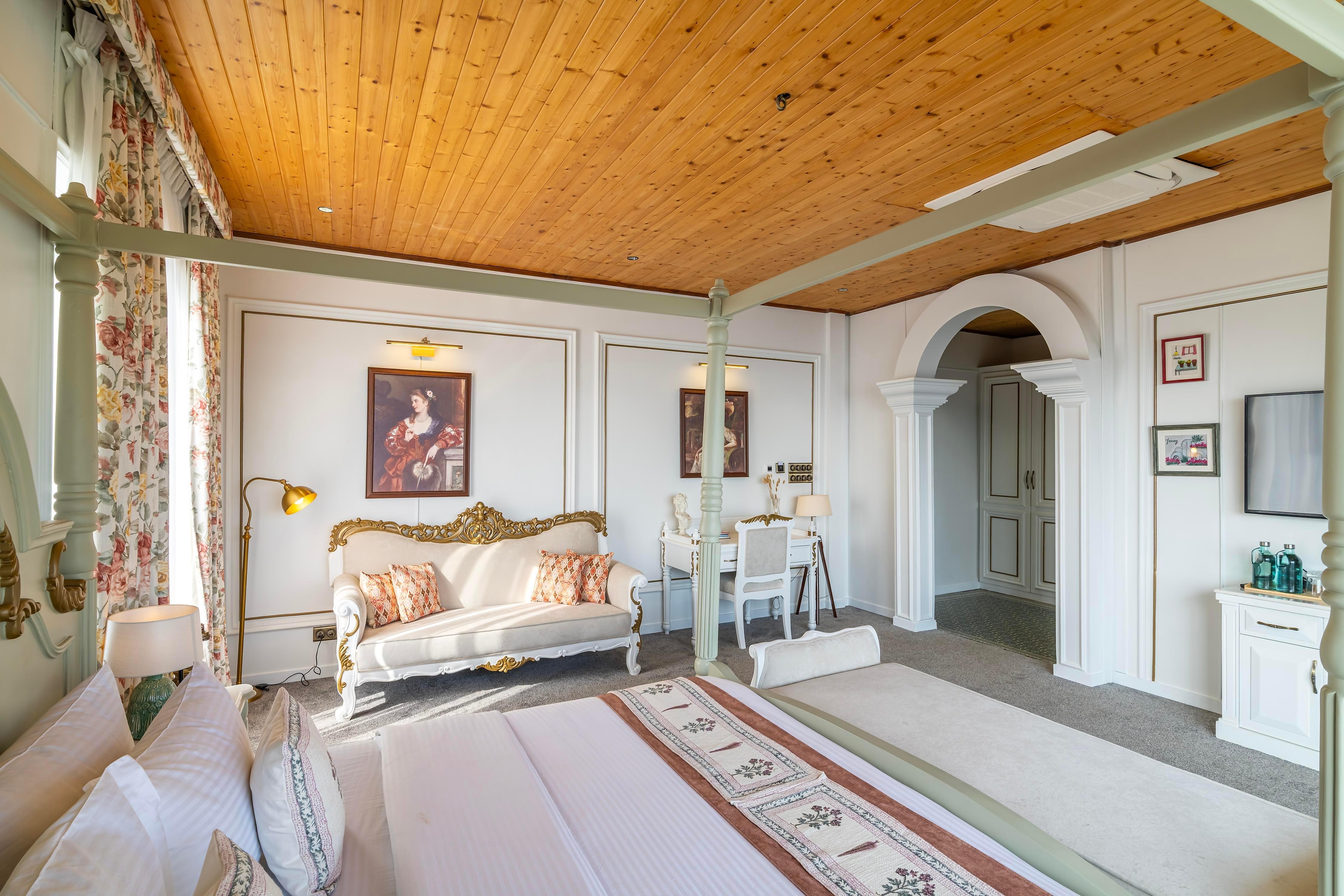 The English Country House - Tap to explore photos