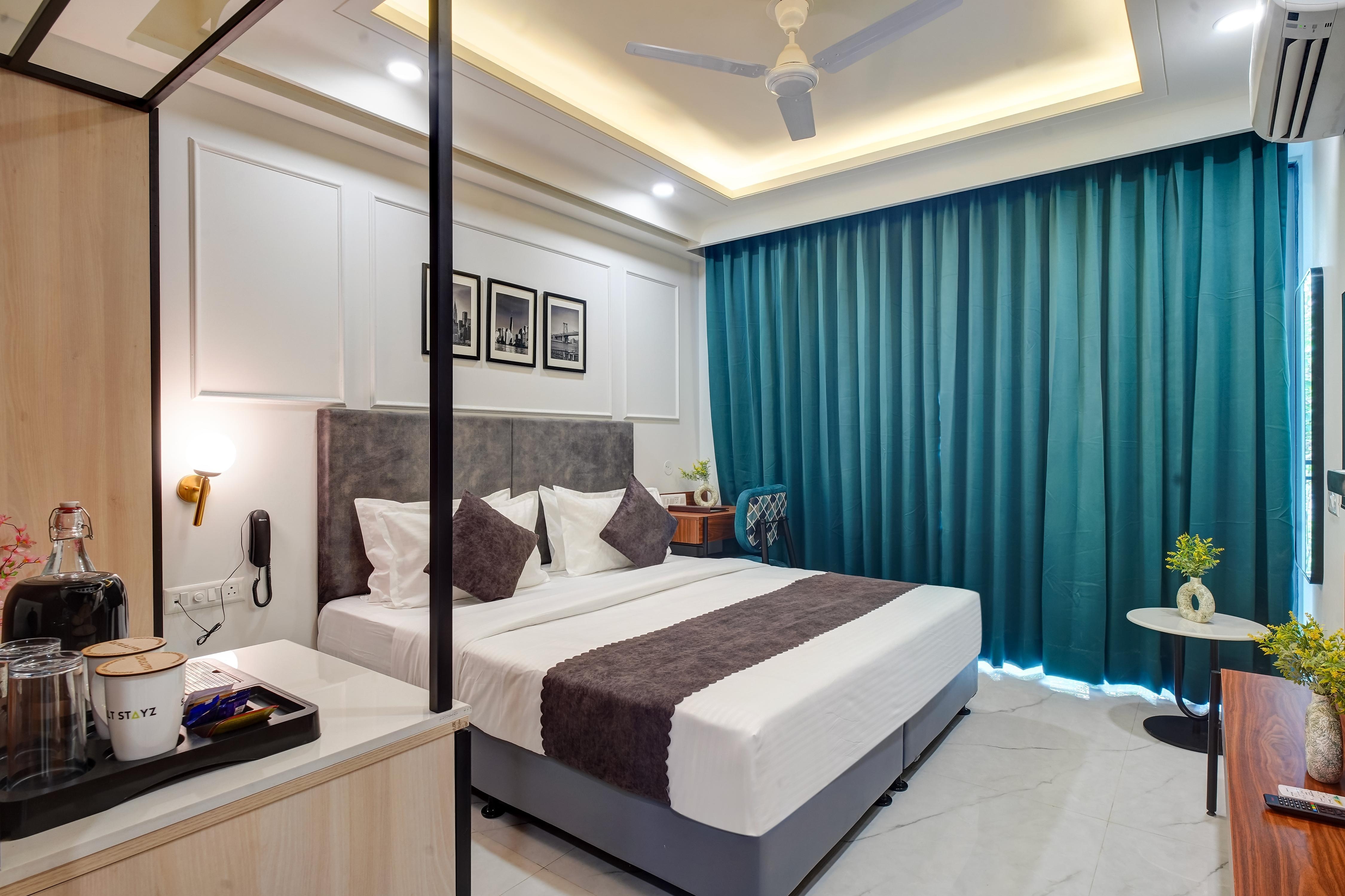 Saltstayz Premier - Arjun Marg & Golf Course Road - Tap to explore photos