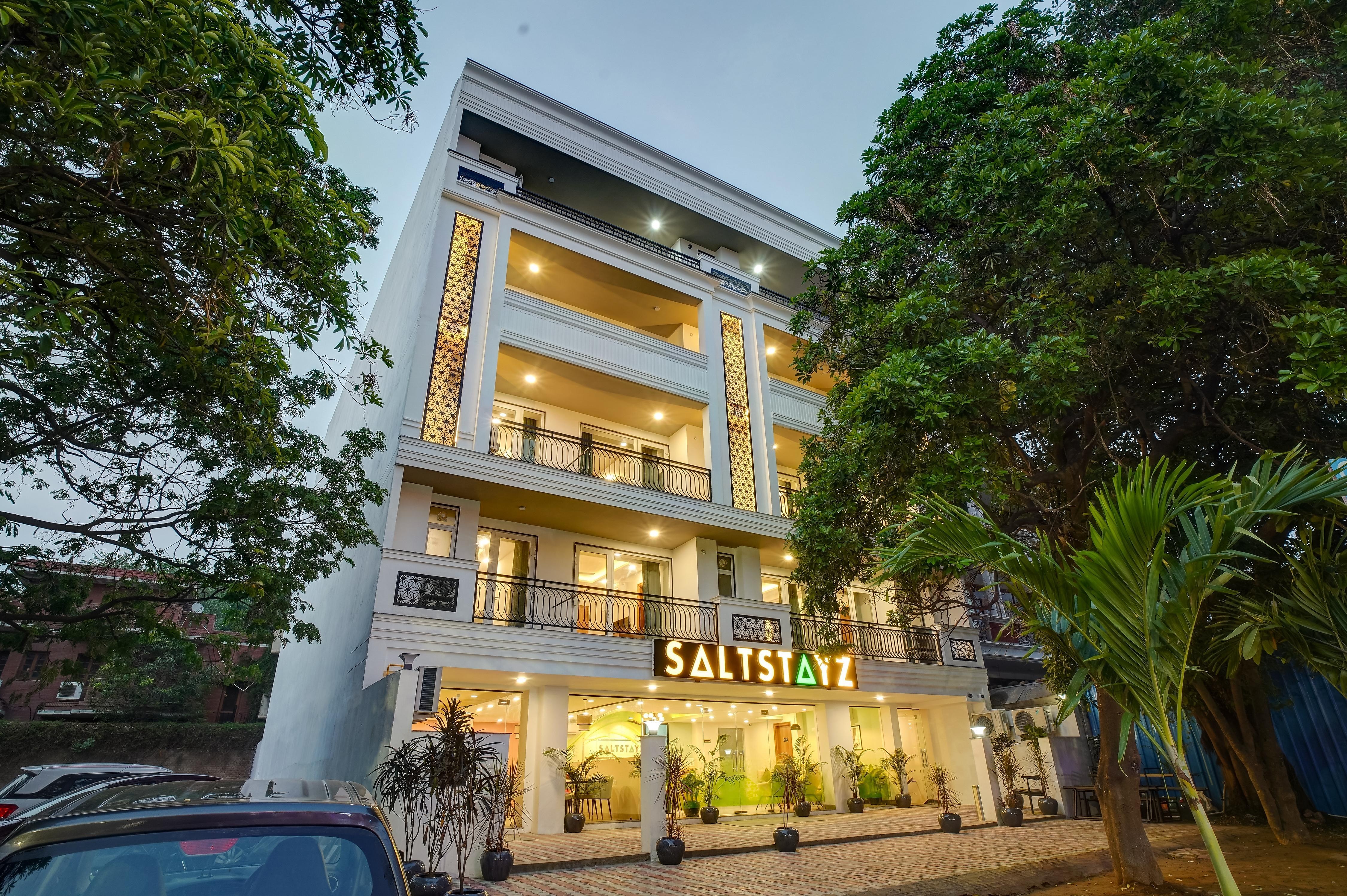 Saltstayz Premier - Arjun Marg & Golf Course Road - Tap to explore photos