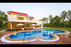ELIVAAS Sanisa Farm | 3 BHK Farmhouse with Pvt Pool & Lush Garden, Greater Noida