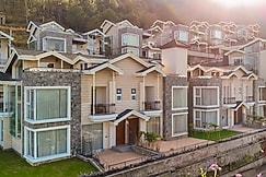 ELIVAAS prive Royce Cottage | Luxe Hilltop 4 BHK with Terrace & Scenic Views, Kasauli