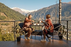 Aarzu Luxury Mountain Chalet at 7400ft in Manali, Manali
